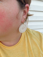 Load image into Gallery viewer, Scalloped Seashell Dangle in Beige