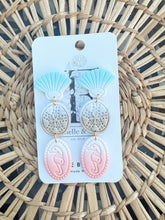 Load image into Gallery viewer, Seahorse Trio Ombre Dangle